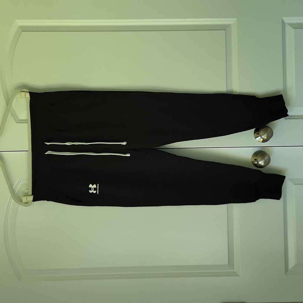 Under Armour "Rival Fleece Jogger" sweatpants, black, size medium, womens.